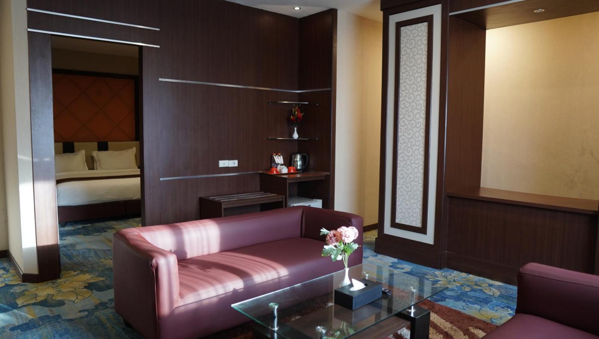 New Hollywood Hotel Pekanbaru Zewnętrze zdjęcie
