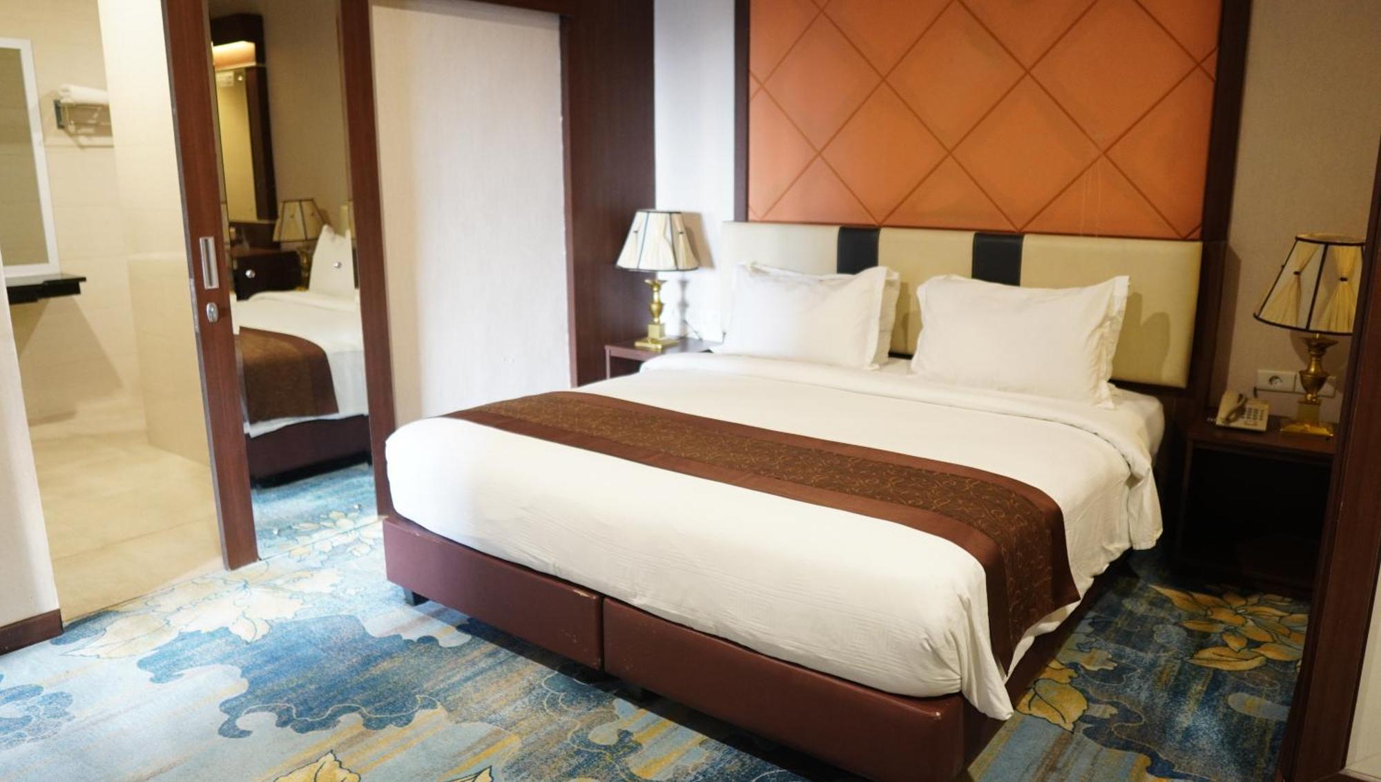 New Hollywood Hotel Pekanbaru Zewnętrze zdjęcie